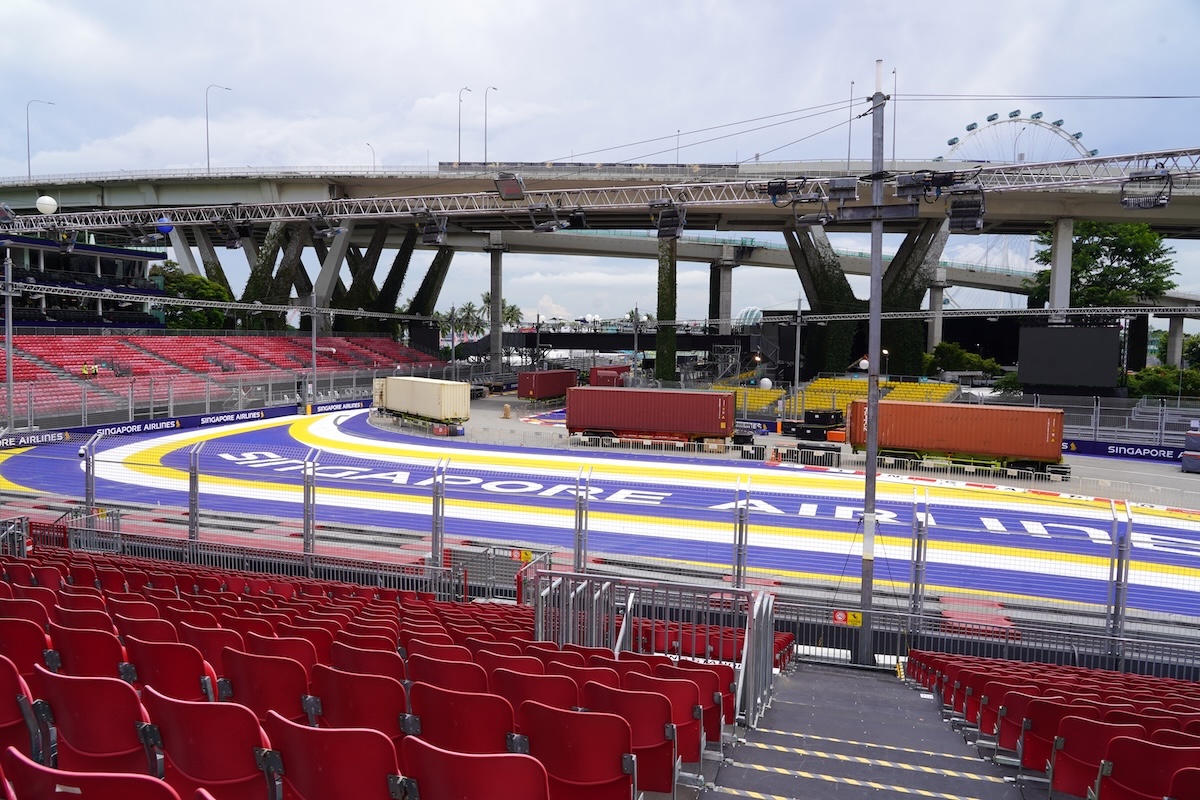 Trn 2 Rack Singapore Grand Prix: Turn 2 Grandstand Review - GPDestinations.com