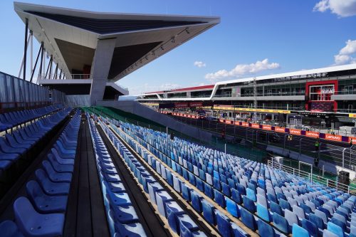 Grid_1_Grandstand_Hungaroring_Sectors_C-D_06499