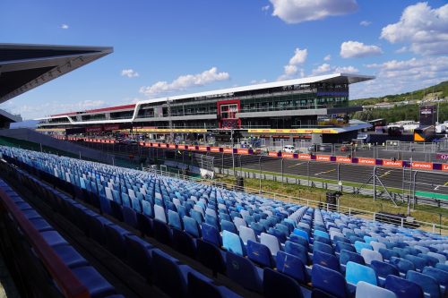 Grid_1_Grandstand_Hungaroring_Sectors_E-F_06506