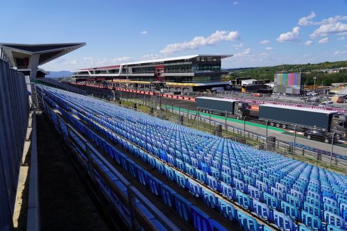 Grid_3_Grandstand_Hungaroring_Sector_E_06545