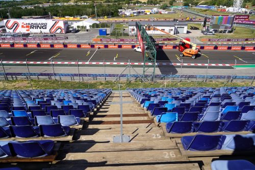 Grid_3_Grandstand_Hungaroring_Sectors_B-C_06572