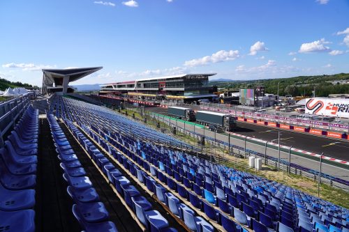 Grid_3_Grandstand_Hungaroring_Sectors_B-C_06581