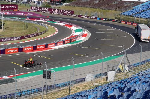 Grid_3_Grandstand_Hungaroring_Sectors_B-C_06582
