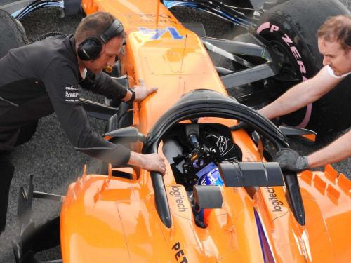 mclaren pits alonso f1 testing 41