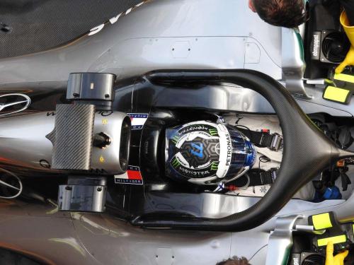 mercedes pits bottas f1 testing 77