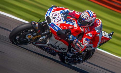 where to take photos at Silverstone Dovi